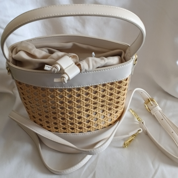 N/A Handbags - Bucket Bag Cream and Tan Woven Elegant Purse Tote Versatile Boho Y2K Academia
